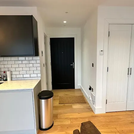 Modern & Stylish 1 Bedroom Flat Лондон Экстерьер фото