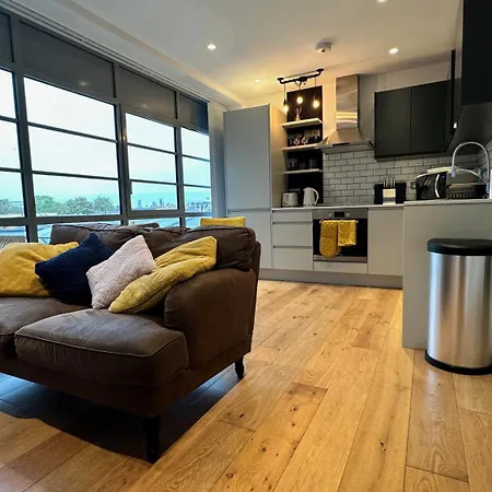 Modern & Stylish 1 Bedroom Flat Лондон Экстерьер фото
