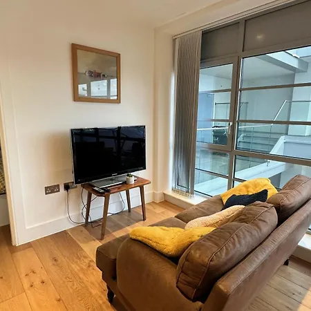 Modern & Stylish 1 Bedroom Flat Лондон Экстерьер фото