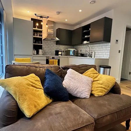 Modern & Stylish 1 Bedroom Flat Лондон Экстерьер фото