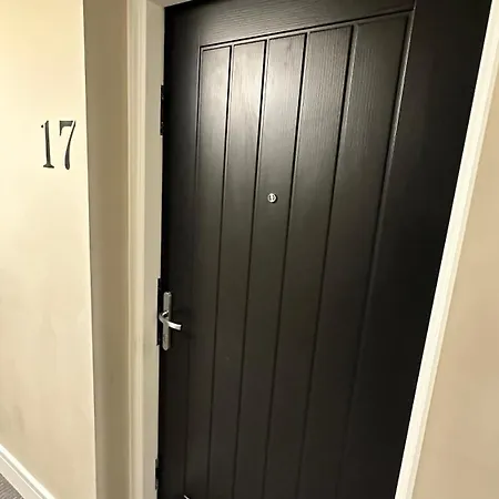 Modern & Stylish 1 Bedroom Flat Лондон Экстерьер фото