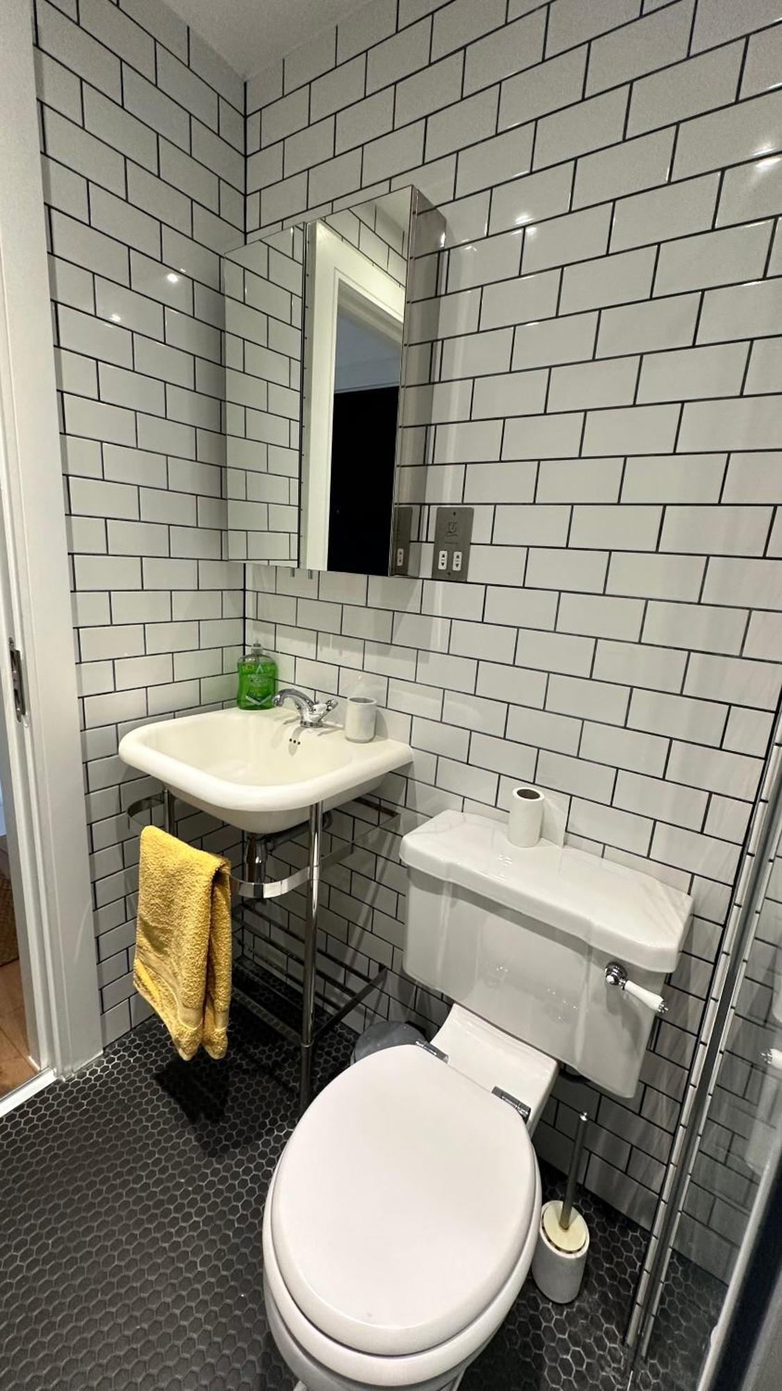 Modern & Stylish 1 Bedroom Flat Лондон